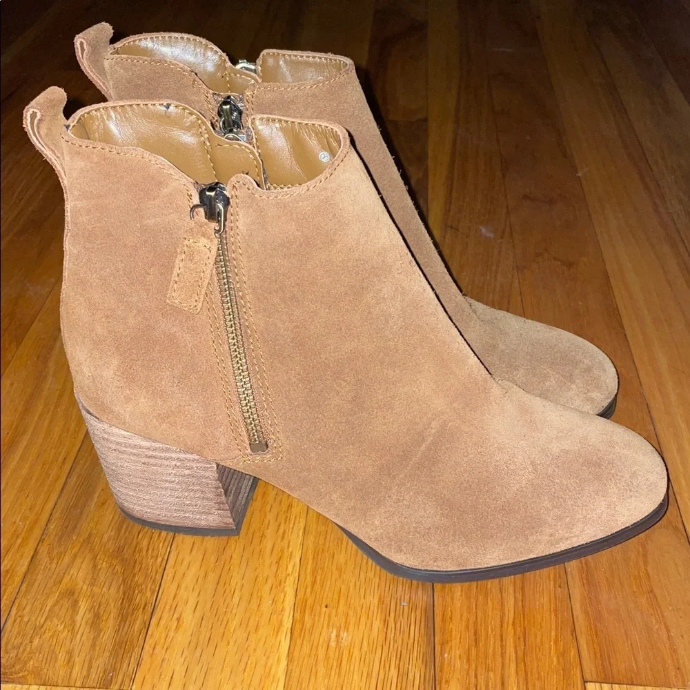 BLONDO Siena Suede Waterproof Chunky Winter Ankle Booties EUC. Size 9